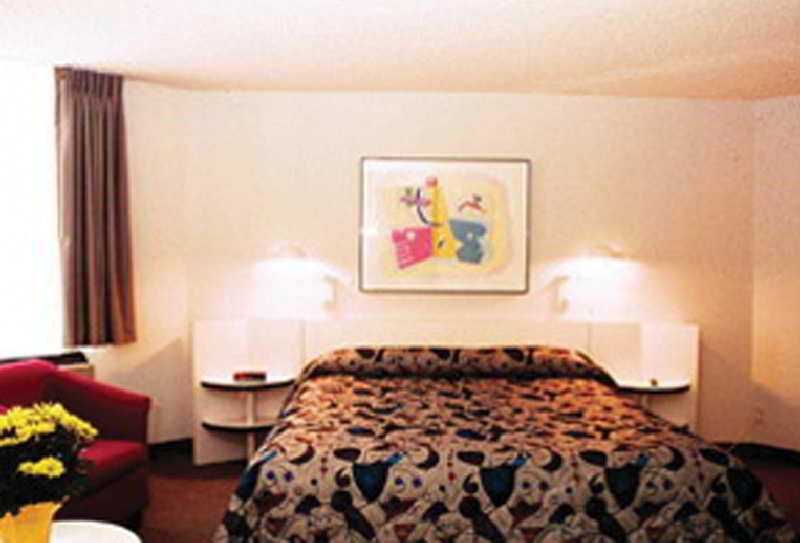 Ramada Plaza By Wyndham West Hollywood Hotel & Suites Los Angeles Room photo
